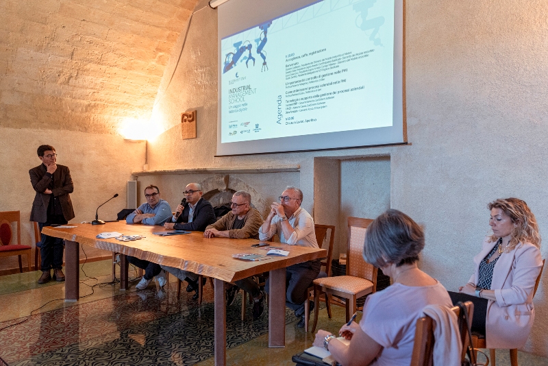 Al Distretto del Mobile Imbottito di Matera si parla di tecnologie per il controllo di gestione nelle PMI con il Politecnico di Bari distretto