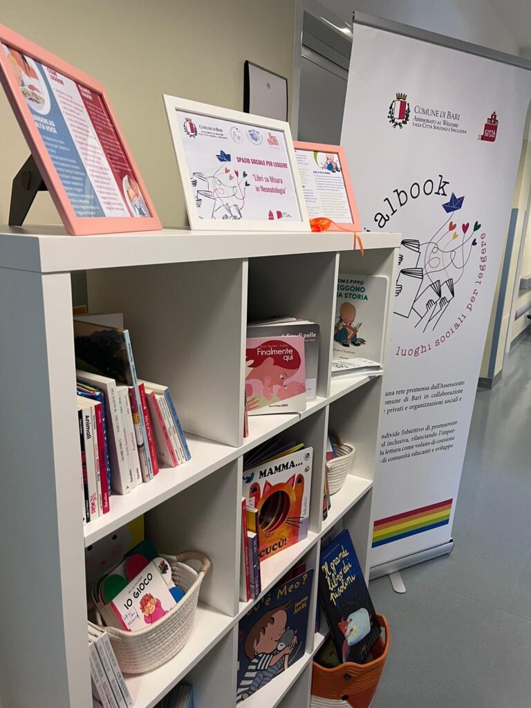 BARI SOCIAL BOOK STAMATTINA L’INAUGURAZIONE DI UN NUOVO SPAZIO SOCIALE PER LEGGERE NEL REPARTO DI NEONATOLOGIA DEL POLICLINICO reparto