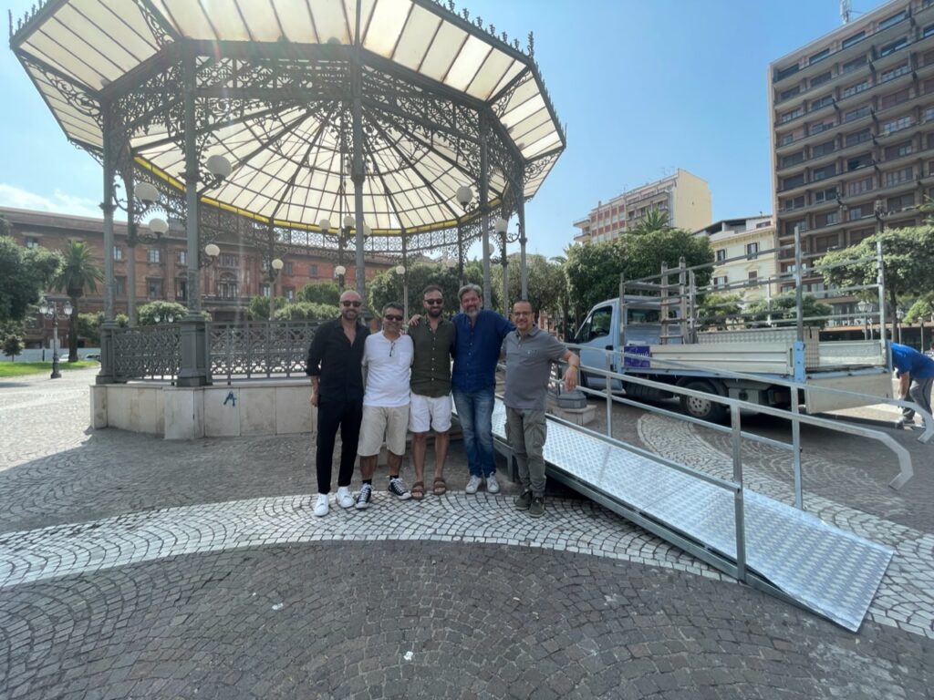 “Disability Pride”, il gazebo di piazza Garibaldi diventa accessibile grazie alla generosità di un’azienda tarantina azienda
