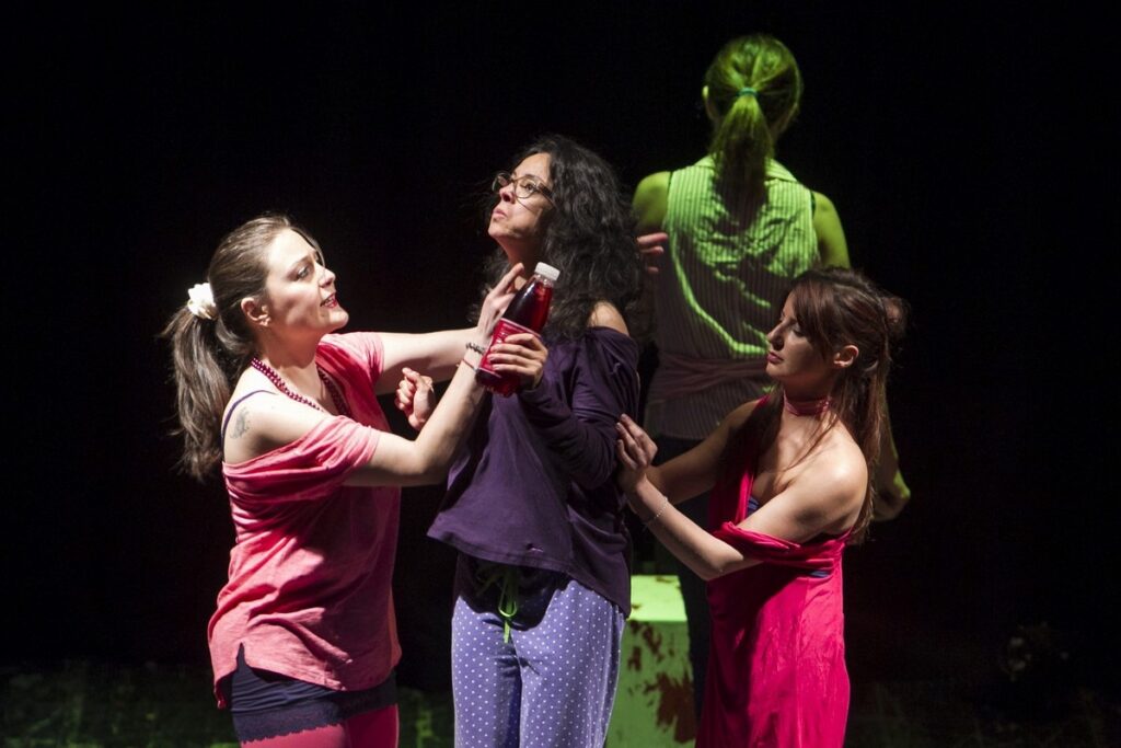 Uno spettacolo teatrale per raccontare sei declinazioni sul tema della fuga fuga
