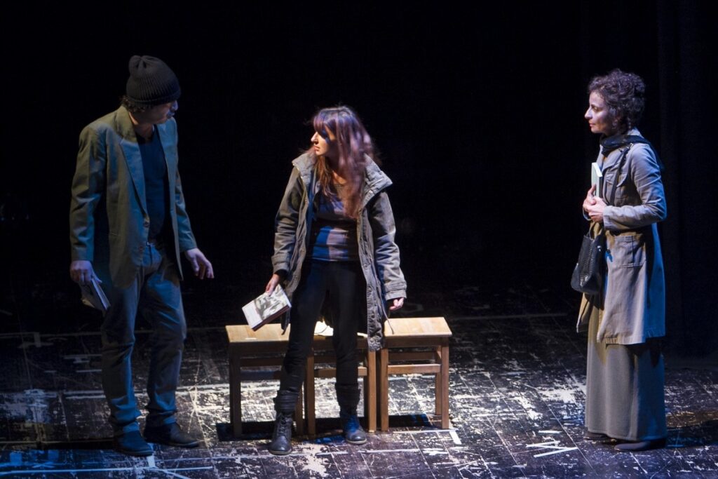 Uno spettacolo teatrale per raccontare sei declinazioni sul tema della fuga fuga