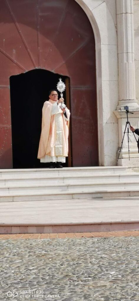 Oggi giovedì 29 GIUGNO 2023 si celebrano i SS. PIETRO E PAOLO. A Pisticci la omonima parrocchia ricorda la ordinazione sacerdotale di DON ROSARIO MANCO Santi Pietro e paolo