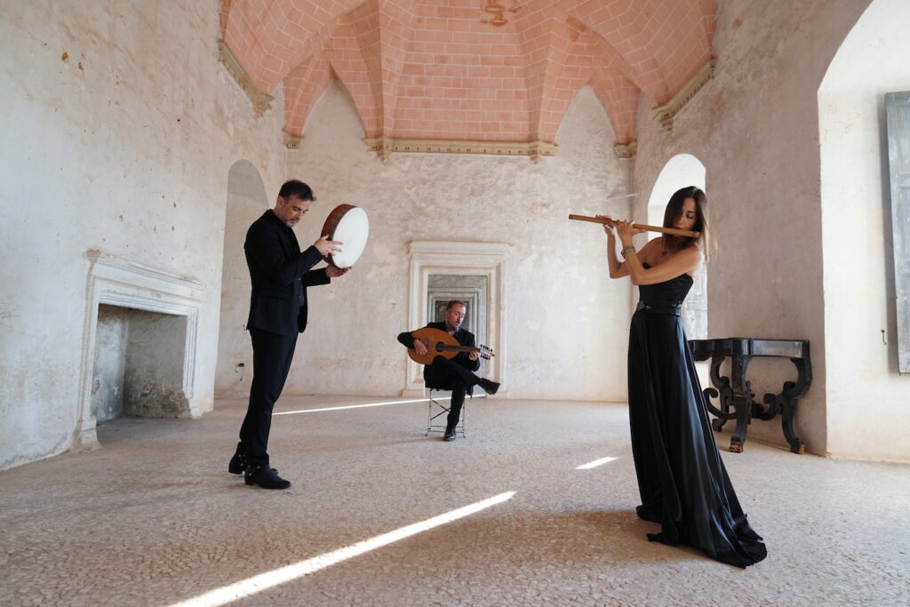 Mercoledì 21 giugno - il trio pugliese La Cantiga de la Serena presenta "La Novia” ai Cantieri Teatrali Koreja di Lecce presenta