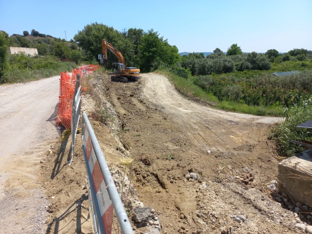 Tursi, al via i lavori sulla SP 74 “Cantarato”. Il Presidente della Provincia di Matera, Piero Marrese: “Prosegue senza sosta l’opera di ammodernamento e messa in sicurezza della viabilità provinciale”. viabilità