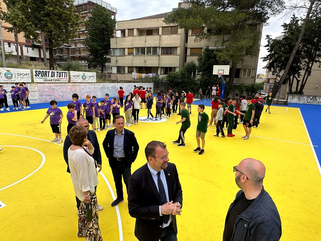 Inaugurato il nuovo campo da basket al rione Lanera campo