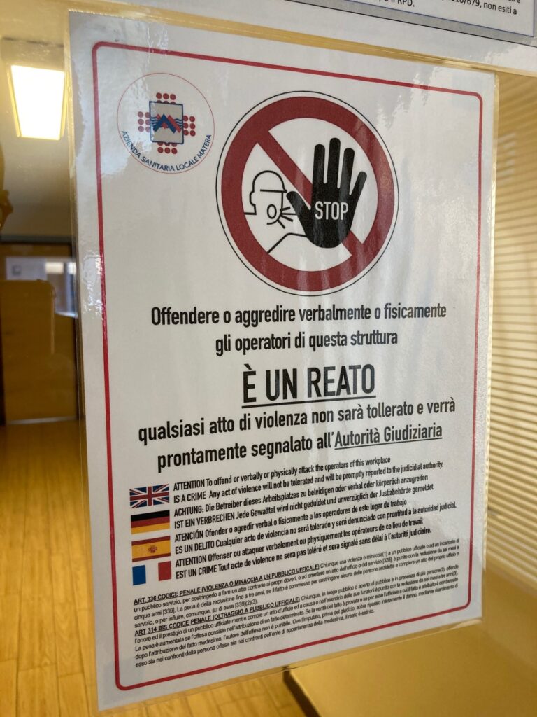 ASM: NUOVA CARTELLONISTICA PER CONTRASTARE LE VIOLENZE SUGLI OPERATORI SANITARI operatori