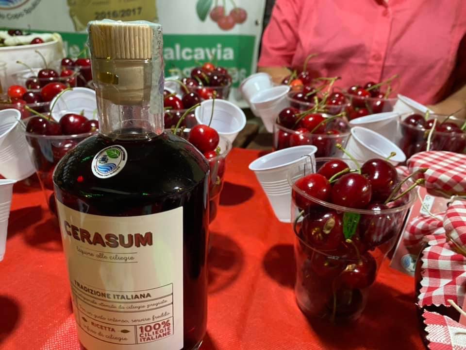 ROSETO CAPO SPULICO CELEBRA LA SUA REGINA IN ROSSO. roseto capo spulico
