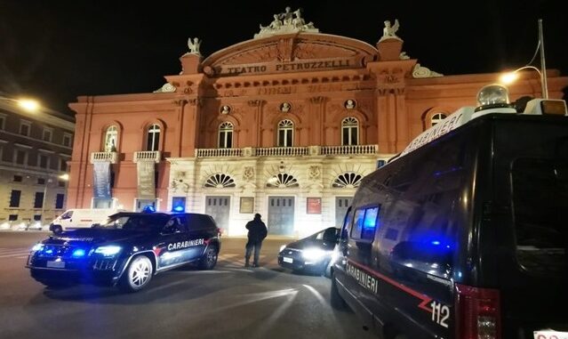 foto BARI teatro petruzzelli sera
