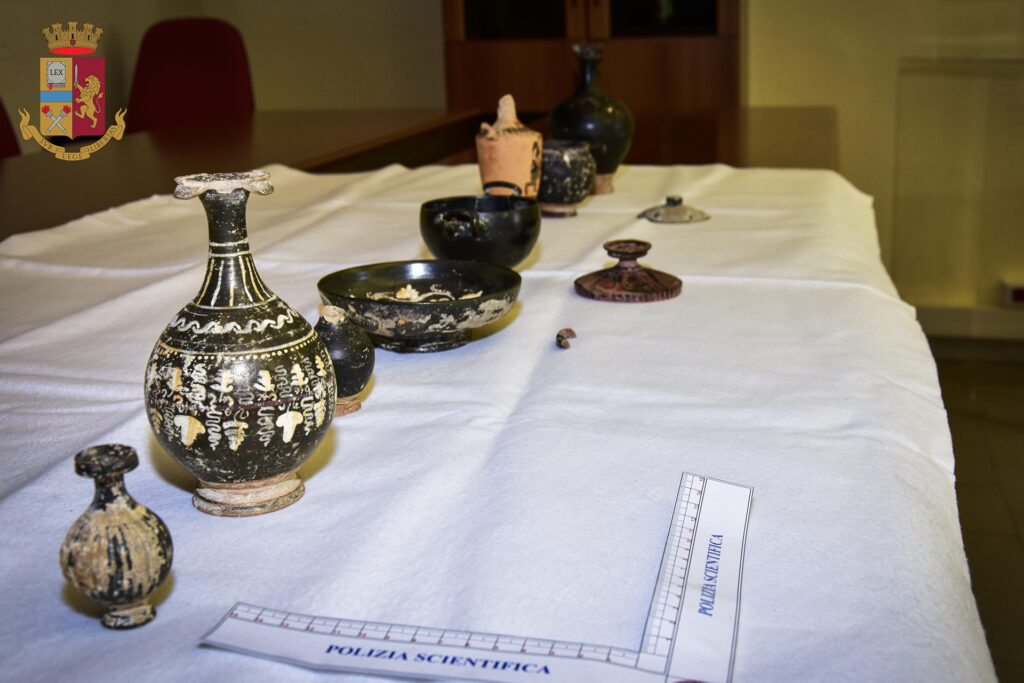 La Polizia di Stato di Matera restituisce 10 beni archeologici alla Sovrintendenza dell’Archeologia, delle Belle arti e del Paesaggio per la Basilicata. basilicata
