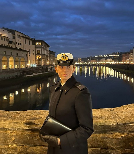 Felicitazioni del presidente Salvatore all'allieva ufficiale della Marina Ambrosecchia presidente