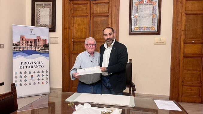 CONSEGNA ALBUM COMMEMORATIVO PROVINCIA