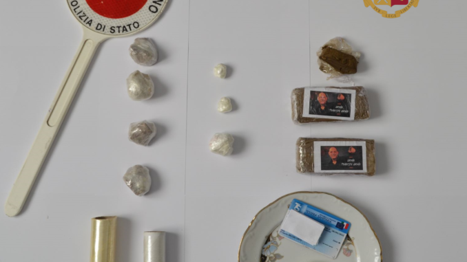 droga e materiale sequestrati