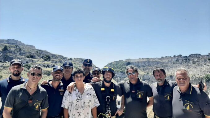 il ragazzo con i soccorritori