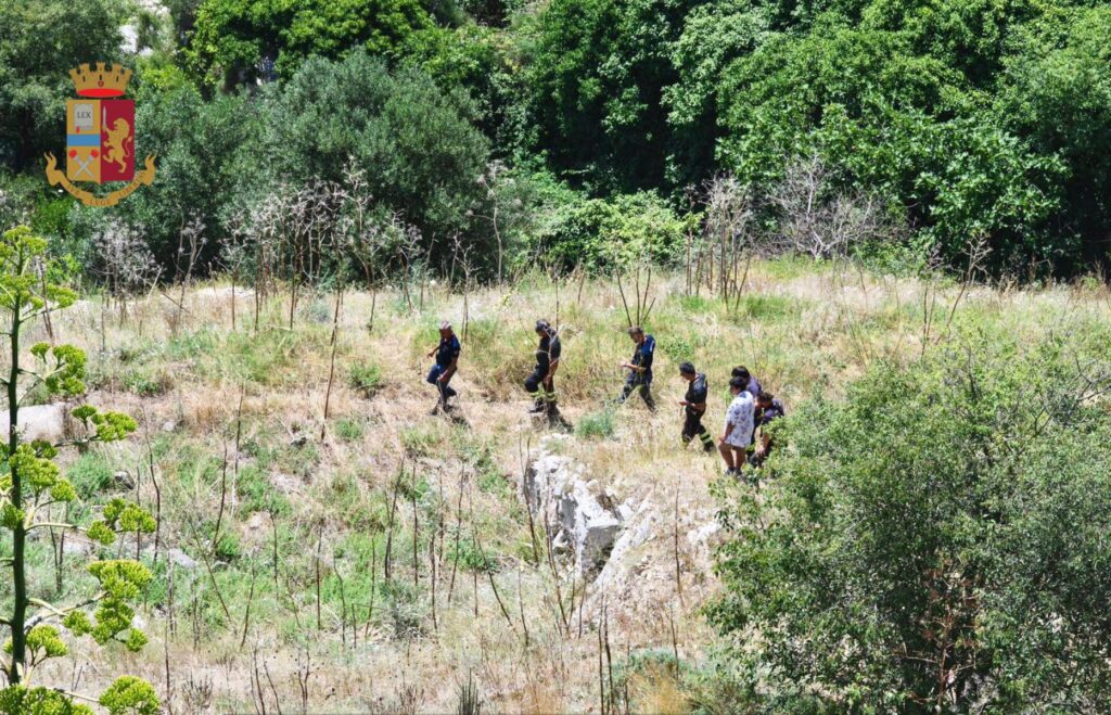 Matera, 14enne inglese soccorso da Polizia e Vigili del Fuoco dopo essere caduto tra le rocce della gravina polizia