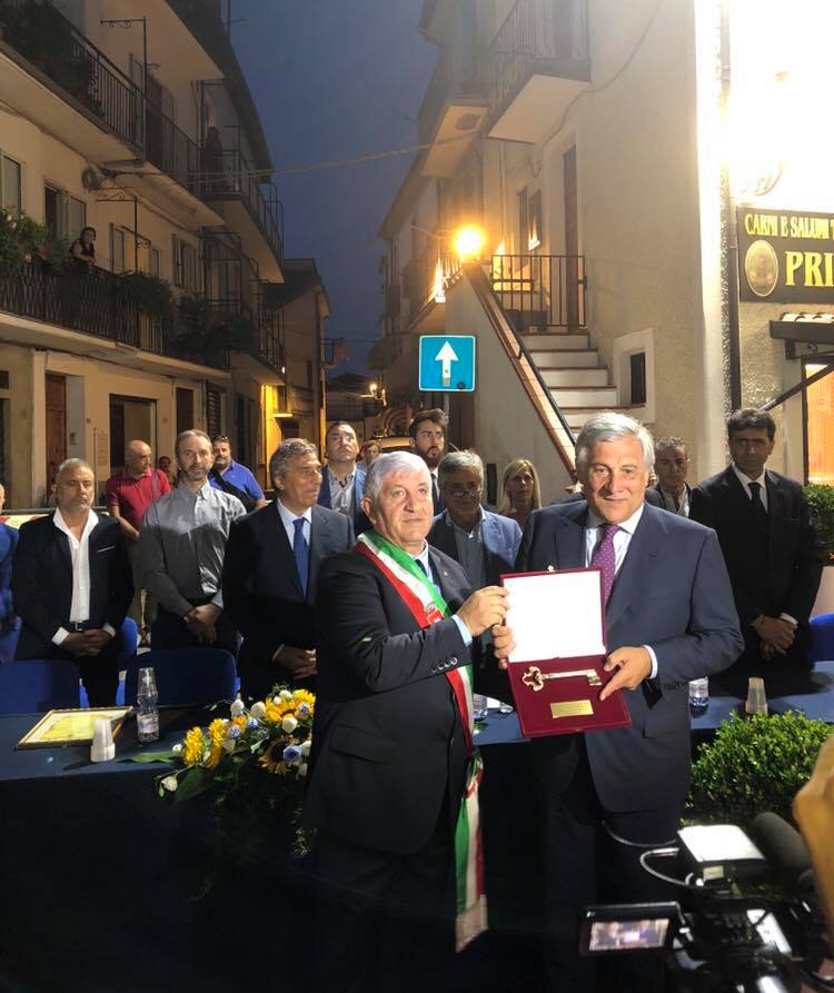 Cupparo: un grande gesto di umiltà da Tajani, l’esempio di militante di Forza Italia a cui tutti dovrebbero ispirarsi. tajani