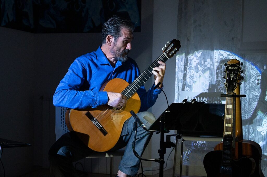 Concerto-videoinstallazione di Angelo Colone al Festival Internazionale della Chitarra di Lagonegro concerto