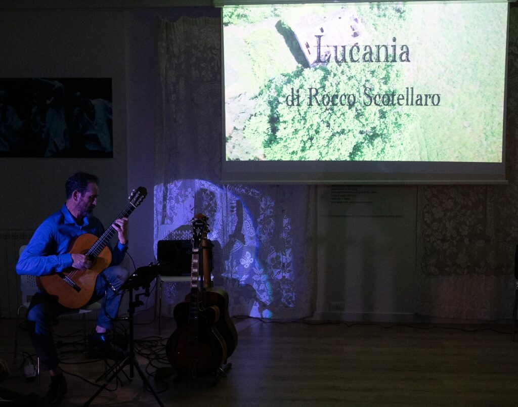 Concerto-videoinstallazione di Angelo Colone al Festival Internazionale della Chitarra di Lagonegro concerto