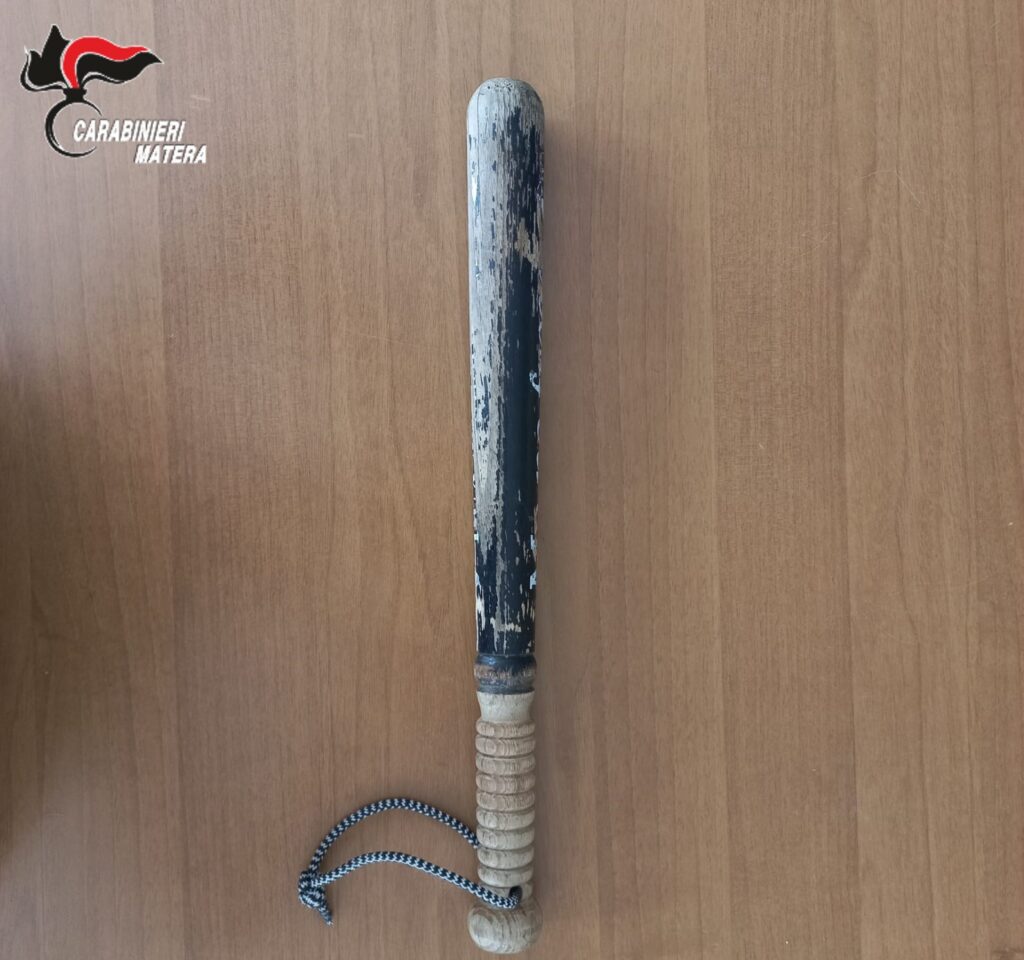 SALANDRA (MT): I CARABINIERI DENUNCIANO UN GIOVANE PER PORTO ABUSIVO DI OGGETTI ATTI AD OFFENDERE. carabinieri