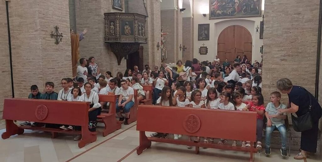 PISTICCI. L'INNOCENZA RENDE OMAGGIO AL PROTETTORE: S.ROCCO PORTATO IN PROCESSIONE DAI RAGAZZI l'innocenza