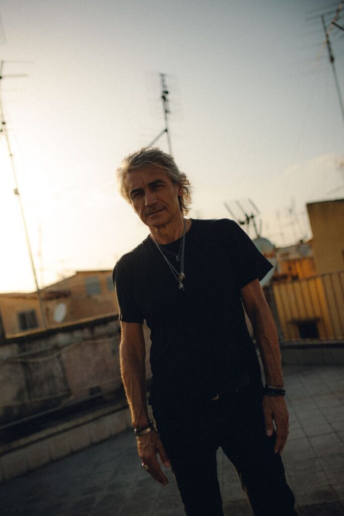 LUCIANO LIGABUE: esce il 25 agosto "Una canzone senza tempo" il nuovo singolo ligabue