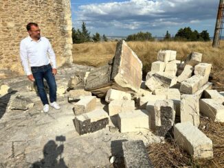 statua distrutta sul colle verde timmari. indagini e sopralluogo del sindaco bennardi.sindaco