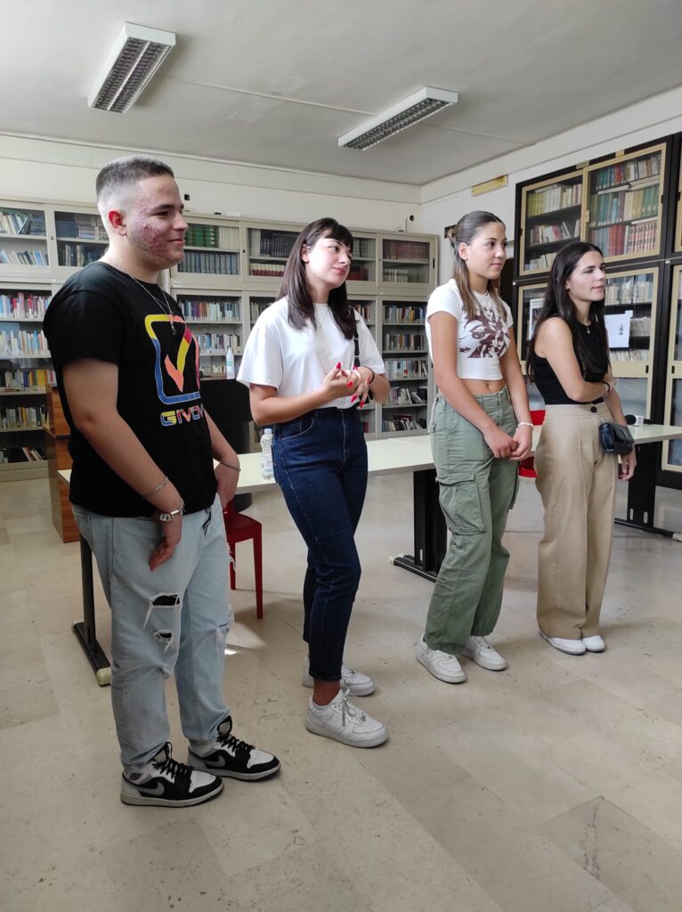 IL CONSORZIO LA CITTÁ ESSENZIALE HA CONSEGNATO UNA LAVAGNA LIM ALL’ITCG LOPERFIDO OLIVETTI, SCUOLA DEI VINCITORI DELLA II EDIZIONE DEL JFEST – IL FESTIVAL DEI GIOVANI citta