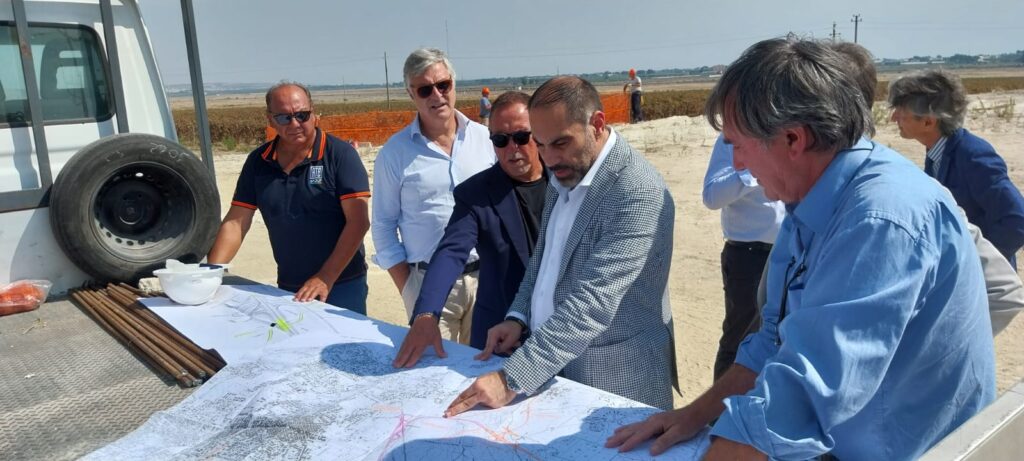 Il presidente della Provincia di Taranto, Rinaldo Melucci, ha visitato l'area in cui sarà realizzata l’importante arteria viaria che avrà il compito di snellire il traffico cittadino. presidente