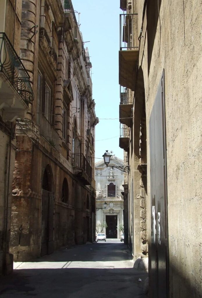 LA VIA PETRINA: PERCORSO URBANO NEI LUOGHI DI SAN PIETRO percorso