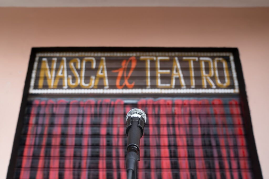 Domenica 29 ottobre - Presentazione stagione Unica - Fuoribordo di Nasca - Il teatro a Lecce