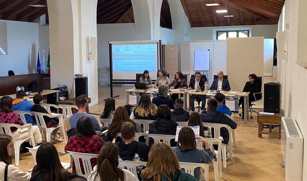 Studenti sentinelle del mare. A Roseto Capo Spulico l’educazione ambientale parte dai più piccoli Studenti,sentinelle del mare,roseto