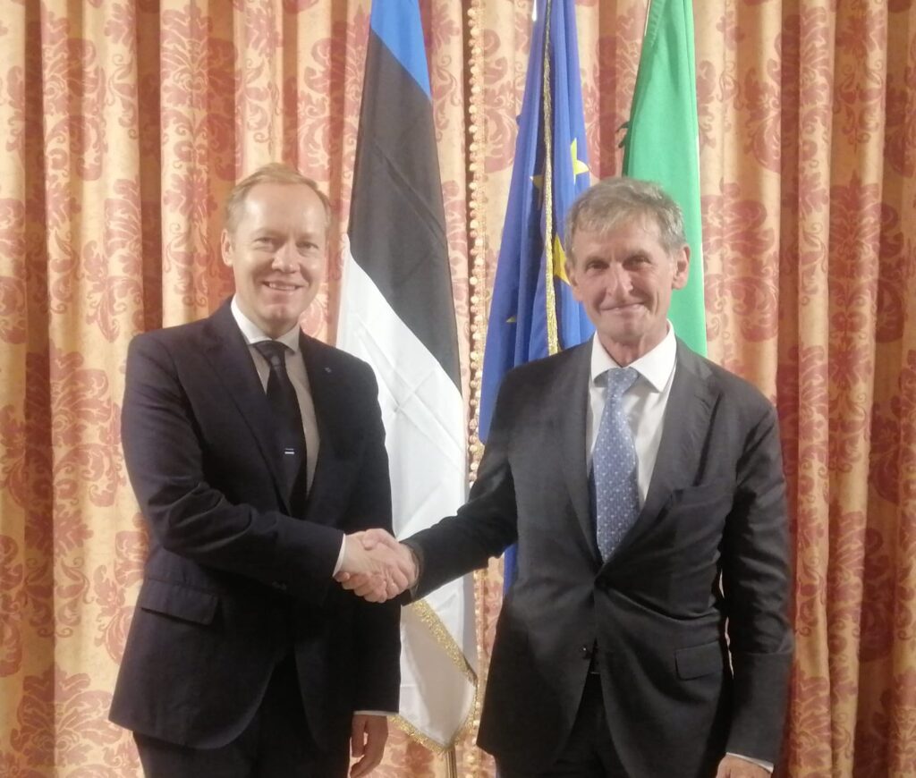 IL VICESINDACO DI SCIASCIO A COLLOQUIO CON L'AMBASCIATORE DELL’ESTONIA A PALAZZO DI CITTÀ ambasciatore