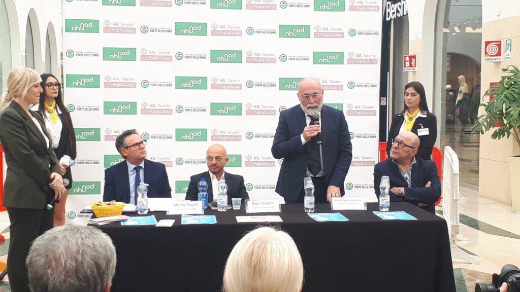 Taranto, 9 novembre 2023 – Info Point Asl Taranto presso la Galleria commerciale Porte dello Jonio gestito da Nhood. Inaugurazione e avvio dei lavori. galleria,taranto