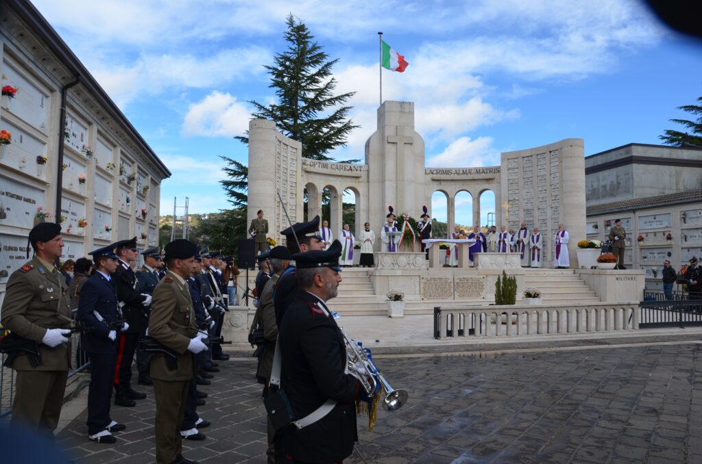 potenza: 2 novembre 2023. cerimonia in onore ai caduti presso il sacrario militare del cimitero monumentale di potenza. cerimonia