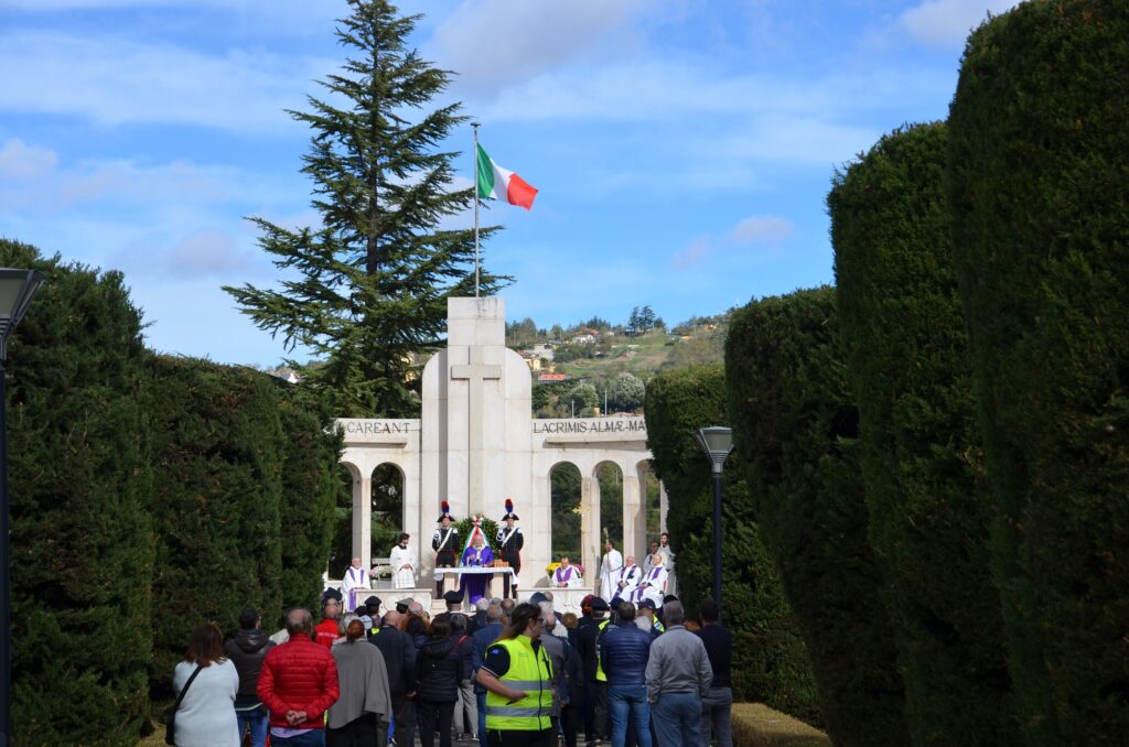 potenza: 2 novembre 2023. cerimonia in onore ai caduti presso il sacrario militare del cimitero monumentale di potenza. cerimonia