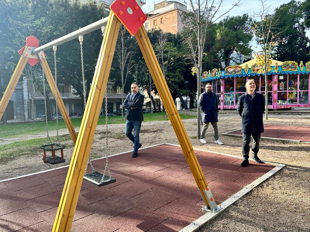 Nuovi giochi in Villa Peripato, sopralluogo del sindaco Melucci giochi,melucci,sindaxco
