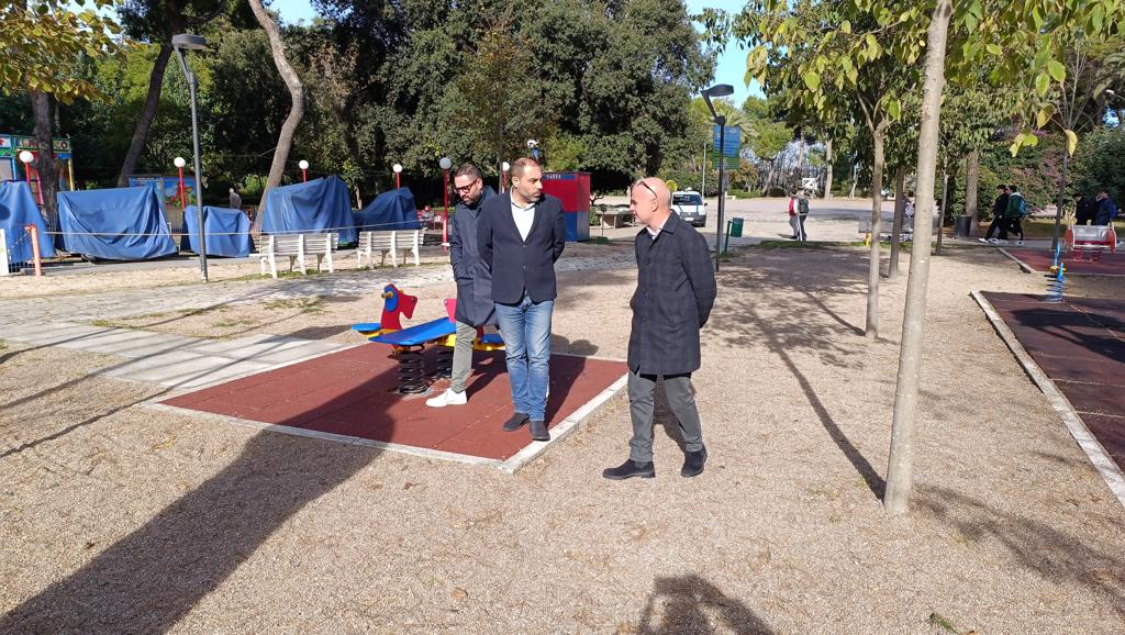 Nuovi giochi in Villa Peripato, sopralluogo del sindaco Melucci giochi,melucci,sindaxco