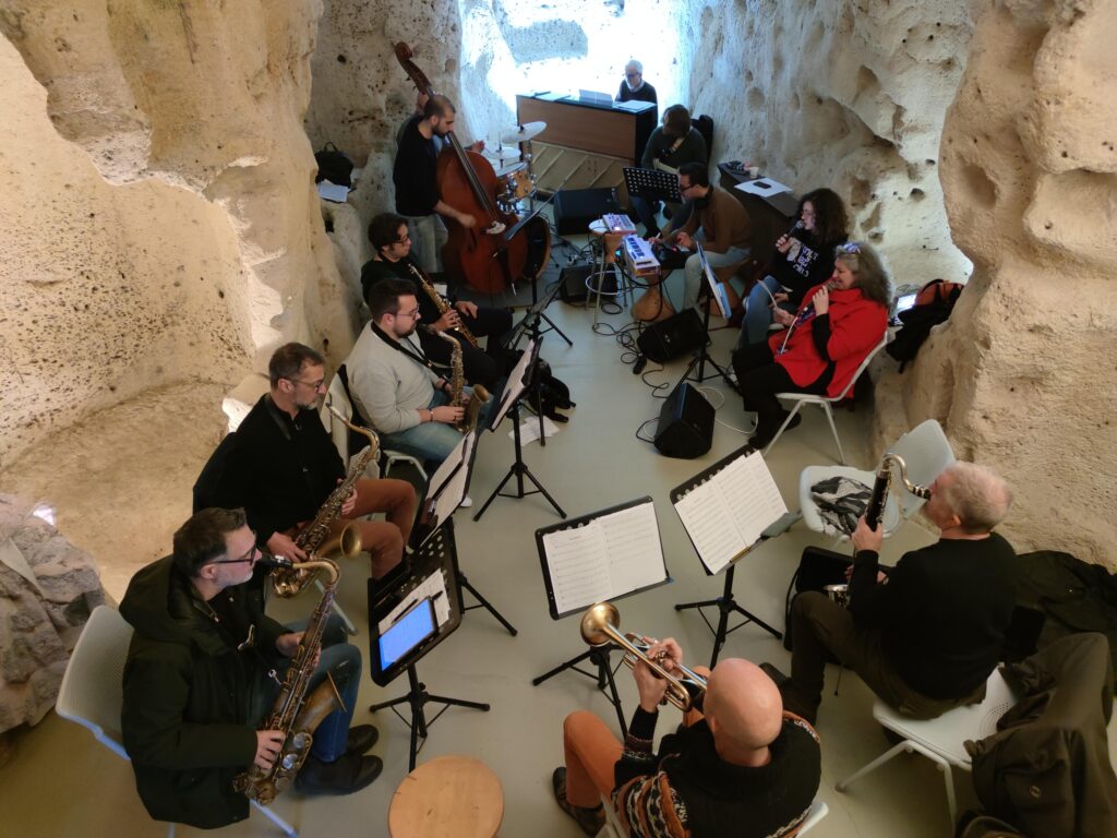 Sabato 2 dicembre la Piccola Orchestra Materana Onyx suonerà sul palco di Casa Cava orchestra materana,casa cava