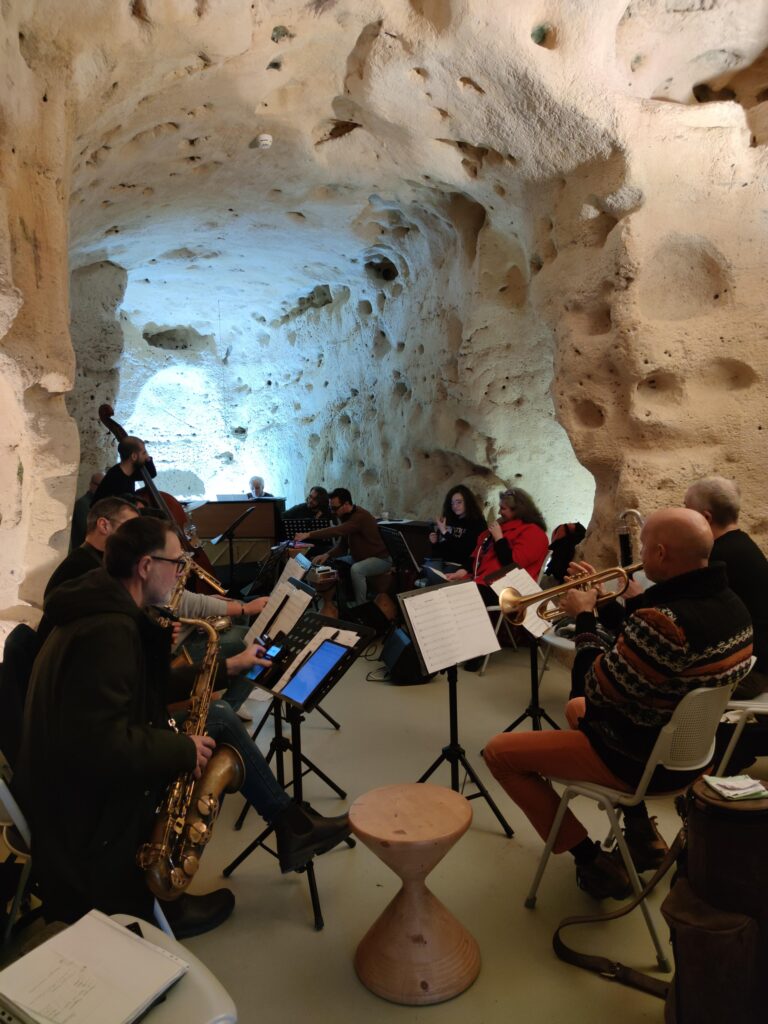Sabato 2 dicembre la Piccola Orchestra Materana Onyx suonerà sul palco di Casa Cava orchestra materana,casa cava