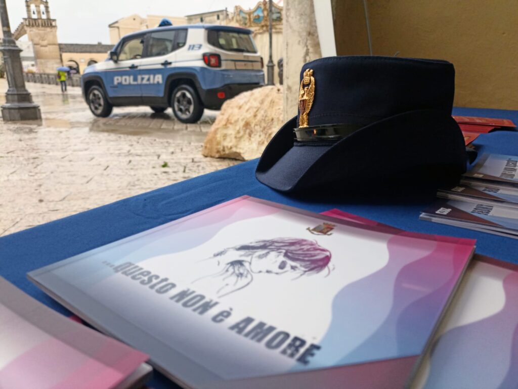 La Polizia di Stato di Matera in piazza Vittorio Veneto per la Giornata internazionale contro la violenza sulle donne polizia di stato,matera