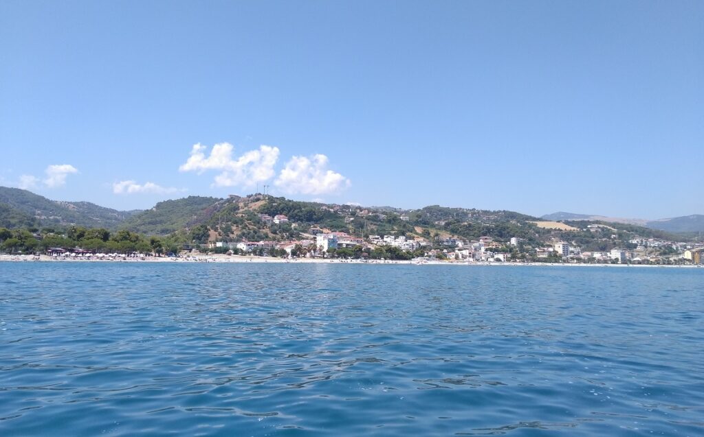 Montegiordano. Dissuasori a mare contro la pesca a strascico. montegiordano