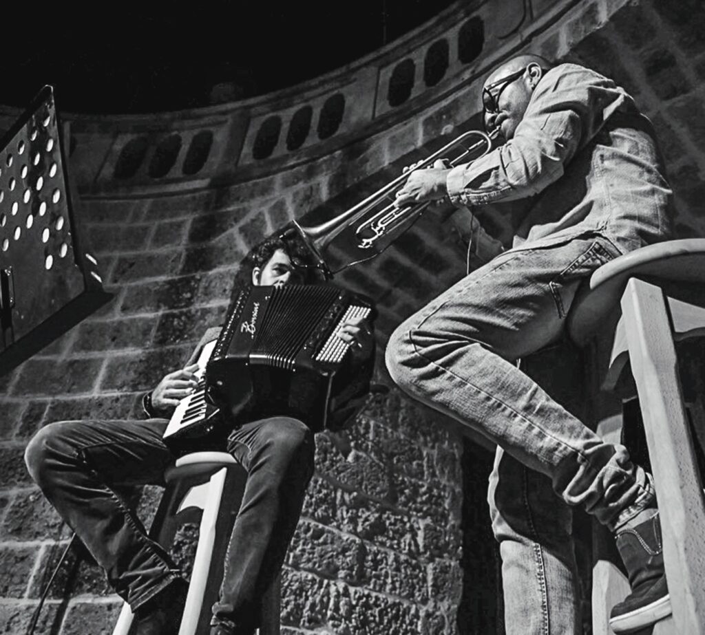 Venerdì 22, sabato 23 e mercoledì 27 dicembre - Andrea Sabatino presenta Melodico con Vince Abbracciante ad Arnesano (Le), Acquaviva delle Fonti (Ba) e Brindisi brindisi,melodico