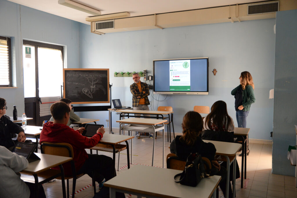 Asso Fruit Italia incontra gli studenti del Liceo di Policoro per parlare di sostenibilità asso fruit,studenti,sostenibikita