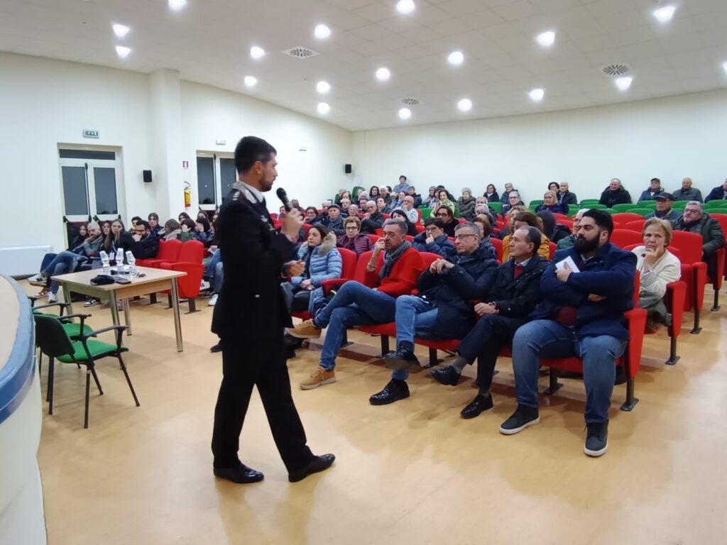 TRUFFE CONTRO GLI ANZIANI, I CARABINIERI DELLA COMPAGNIA DI TRICARICO INCONTRANO I CITTADINI DI GRASSANO. truffe,anziani