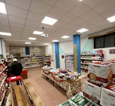 A Matera don Angelo Raffaele Tataranni e la comunità della Locanda del Samaritano aiutano i più fragili con un tetto, alimenti e vestiario. matera