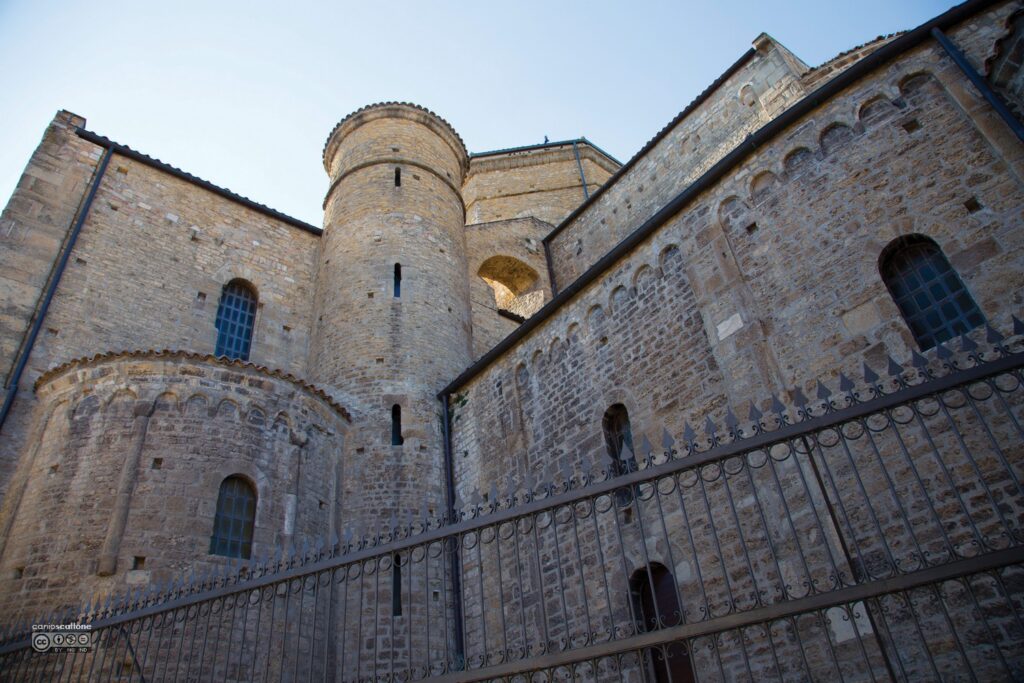 Stufi di Dracula! Quanto le fakenews e il clickbait influenzano il racconto di una comunità e del suo Patrimonio dracula,comunita
