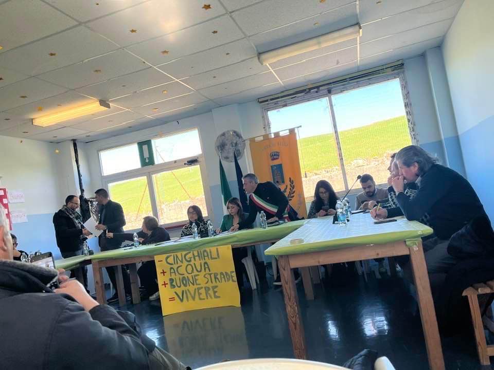 Ferrone a manifestazione degli agricoltori e al consiglio comunale straordinario di Bella a Sant’Antonio Casalini. ferrone,agricoltori