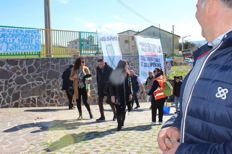 Ferrone a manifestazione degli agricoltori e al consiglio comunale straordinario di Bella a Sant’Antonio Casalini. ferrone,agricoltori