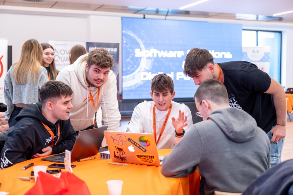 IDEE PER UN FUTURO SEMPRE PIU’ SOSTENIBILE. CONCLUSA LA TERZA EDIZIONE DI HACK YOUR TALENT CON OLTRE 100 GIOVANI CHE HANNO IMMAGINATO PROGETTI INNOVATIVI futuro,talent,giovani,progetti