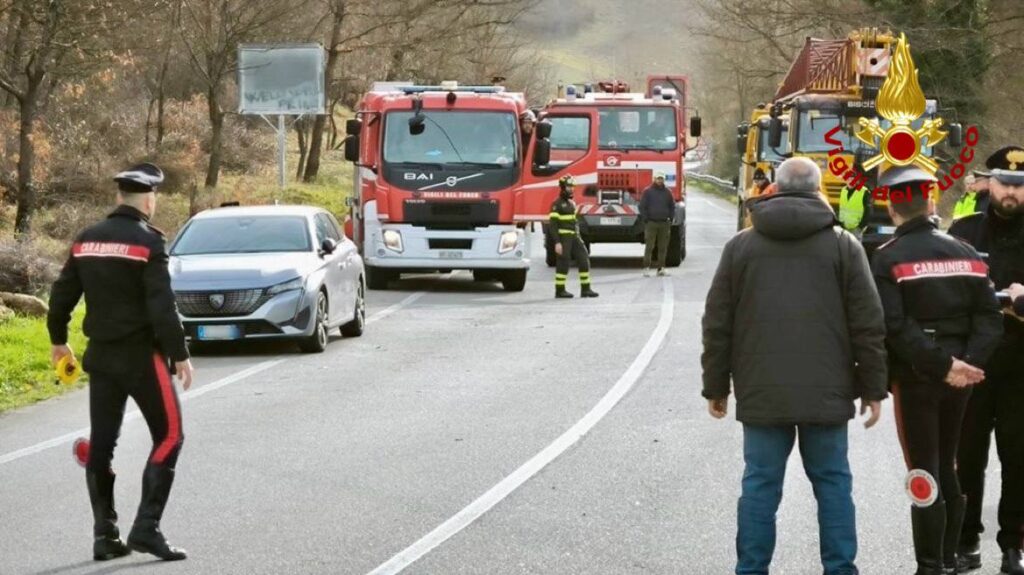 Vigili del Fuoco. Incidente stradale - Baragiano Scalo - Baragiano (Pz) vigili del fuoco