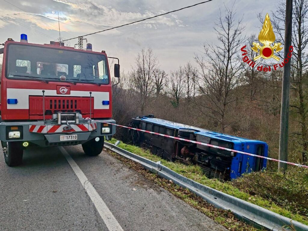 Vigili del Fuoco. Incidente stradale - Baragiano Scalo - Baragiano (Pz) vigili del fuoco